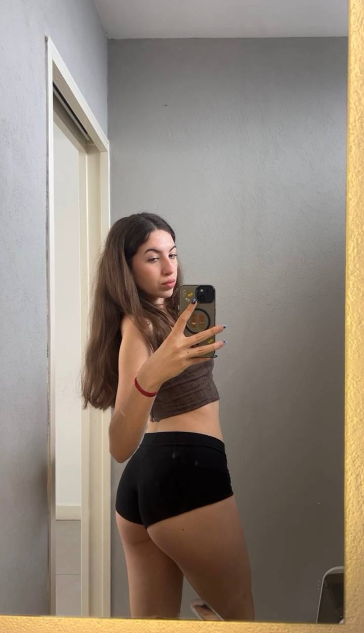 Amber in her underwear in Lima