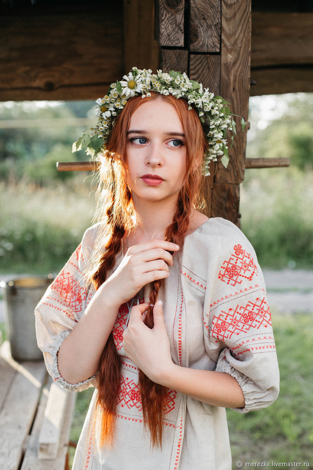 A playful frame from Girls in Slavic costumes — online in Lima