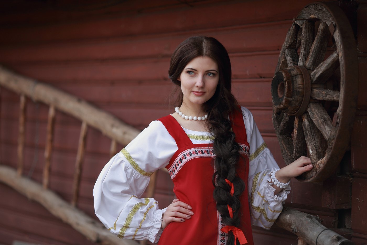 Girls in Slavic costumes’s look of the day — catch her live in Lima