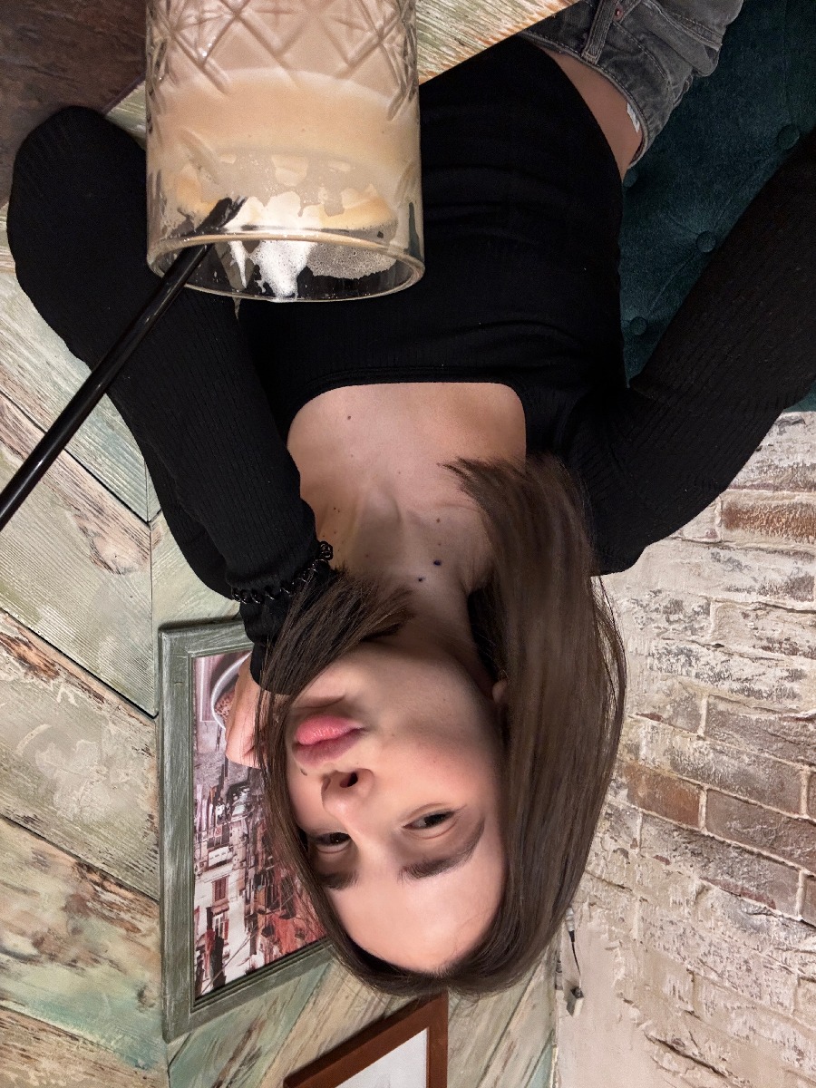 Fresh photos, fresh mood — Tina online in Lima